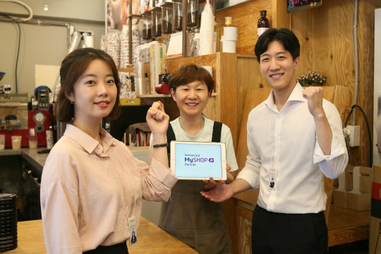 신한카드가 마케팅 여력이 없는 소상공인들을 지원하기 위해 무료 마케팅 플랫폼 '신한카드 마이샵(MySHOP)'을 출시한다. 신한카드 제공